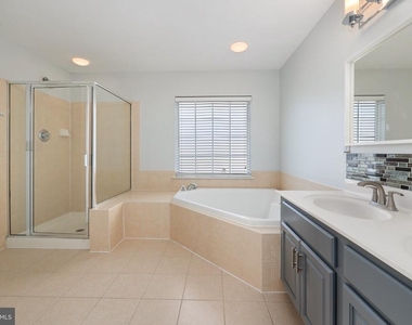 15522 John Diskin Circle - Photo Thumbnail 32