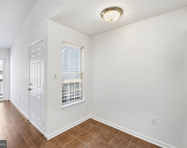 8633 Beekman Place - Photo Thumbnail 12