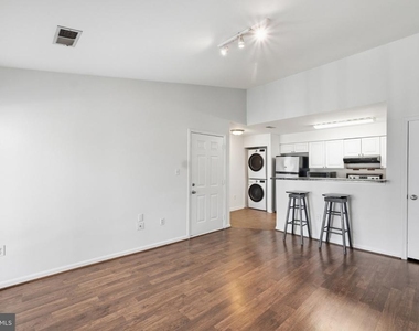 8633 Beekman Place - Photo Thumbnail 10