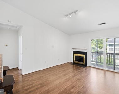 8633 Beekman Place - Photo Thumbnail 4