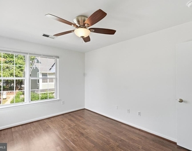 8633 Beekman Place - Photo Thumbnail 18