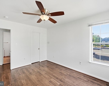 8633 Beekman Place - Photo Thumbnail 16