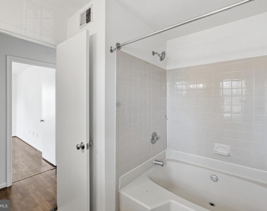 8633 Beekman Place - Photo Thumbnail 14