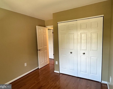 6025 Crocus Court - Photo Thumbnail 18