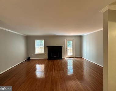 6025 Crocus Court - Photo Thumbnail 5
