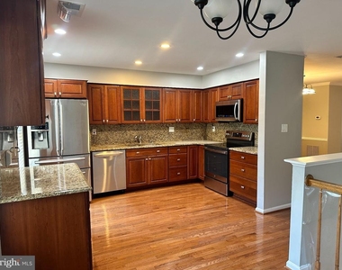 6025 Crocus Court - Photo Thumbnail 9