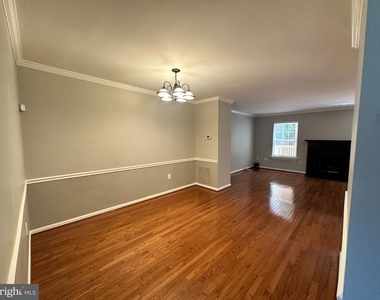 6025 Crocus Court - Photo Thumbnail 7