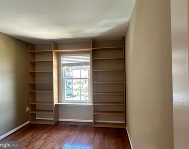 6025 Crocus Court - Photo Thumbnail 17