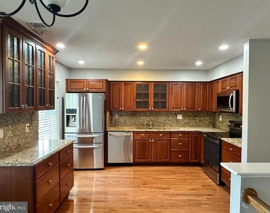 6025 Crocus Court - Photo Thumbnail 10