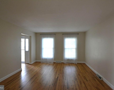 4216 Mosby Street - Photo Thumbnail 3