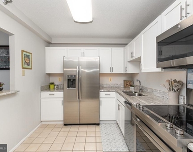 900 N Stafford Street N - Photo Thumbnail 9