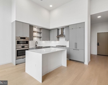3030 Potomac Avenue - Photo Thumbnail 3