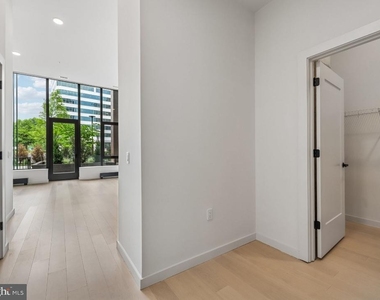 3030 Potomac Avenue - Photo Thumbnail 2