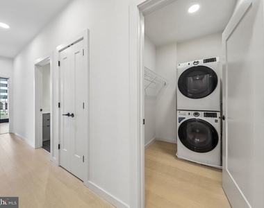 3030 Potomac Avenue - Photo Thumbnail 7
