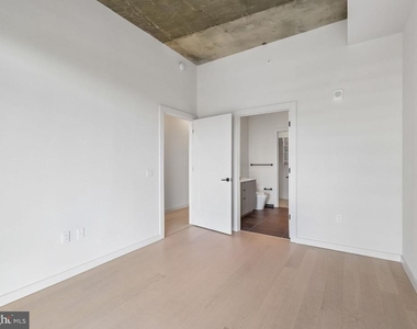 3030 Potomac Avenue - Photo Thumbnail 10