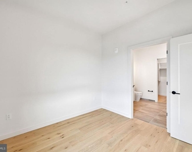 3130 Potomac Avenue - Photo Thumbnail 6