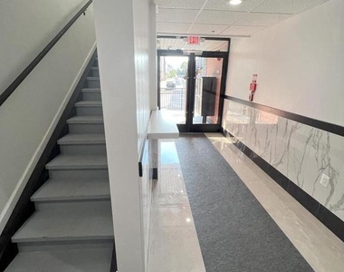 1611 Ridge Avenue - Photo Thumbnail 4