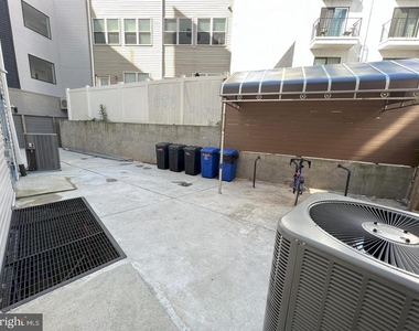 1611 Ridge Avenue - Photo Thumbnail 5