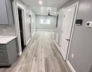 1611 Ridge Avenue - Photo Thumbnail 15