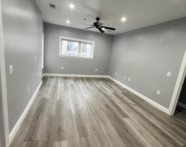 1611 Ridge Avenue - Photo Thumbnail 16