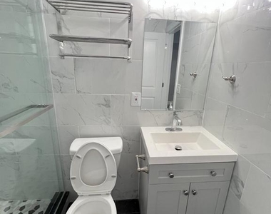 1611 Ridge Avenue - Photo Thumbnail 32