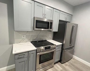 1611 Ridge Avenue - Photo Thumbnail 10