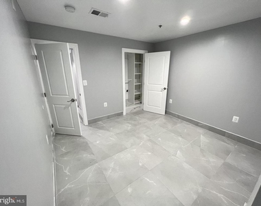 1611 Ridge Avenue - Photo Thumbnail 19