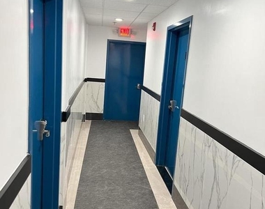 1611 Ridge Avenue - Photo Thumbnail 7