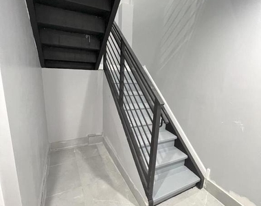 1611 Ridge Avenue - Photo Thumbnail 14