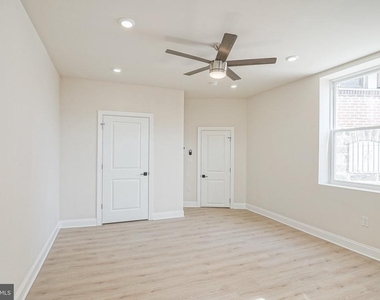 2412 S 24th Street - Photo Thumbnail 7