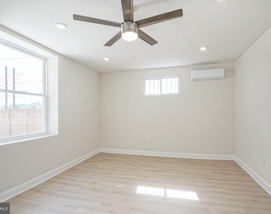 2412 S 24th Street - Photo Thumbnail 8