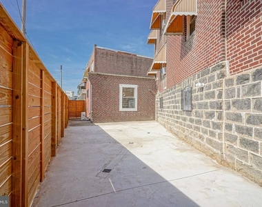 2412 S 24th Street - Photo Thumbnail 3