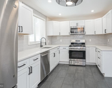 2412 S 24th Street - Photo Thumbnail 18