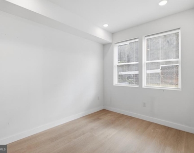 1542 W York Street - Photo Thumbnail 6