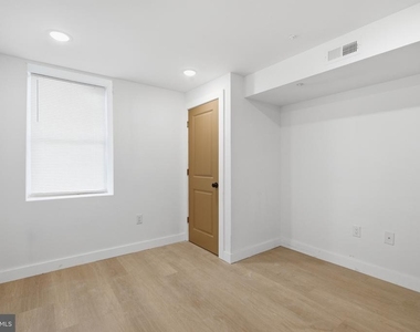 1542 W York Street - Photo Thumbnail 9
