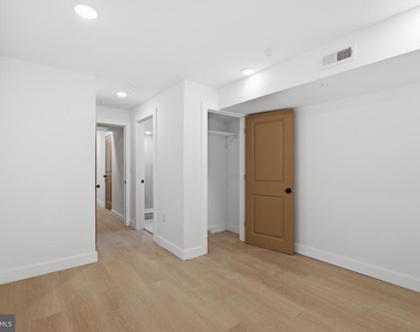1542 W York Street - Photo Thumbnail 13