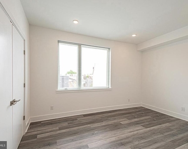 1245 Ridge Avenue - Photo Thumbnail 12