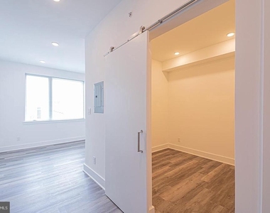 1245 Ridge Avenue - Photo Thumbnail 6