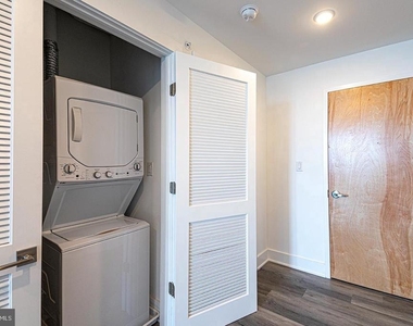 1245 Ridge Avenue - Photo Thumbnail 5