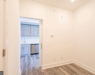 1245 Ridge Avenue - Photo Thumbnail 10