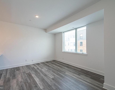 1245 Ridge Avenue - Photo Thumbnail 8