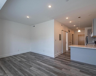 1245 Ridge Avenue - Photo Thumbnail 9