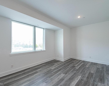1245 Ridge Avenue - Photo Thumbnail 7