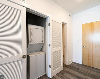 1245 Ridge Avenue - Photo Thumbnail 18