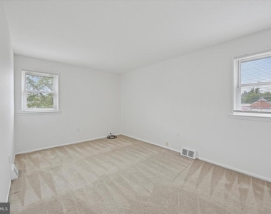4000 Lyman Drive - Photo Thumbnail 16