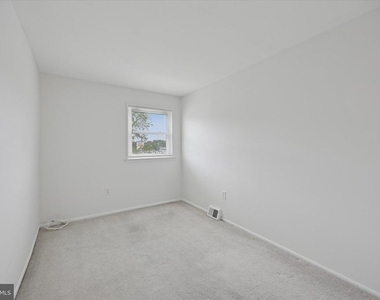 4000 Lyman Drive - Photo Thumbnail 12