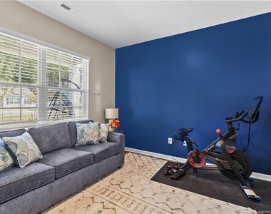 3017 Bayview Drive - Photo Thumbnail 2