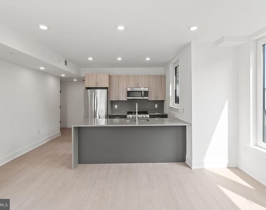 2000 Dreer Street - Photo Thumbnail 4