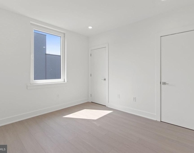 2000 Dreer Street - Photo Thumbnail 8