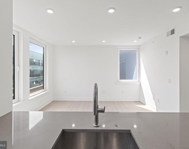 2000 Dreer Street - Photo Thumbnail 2